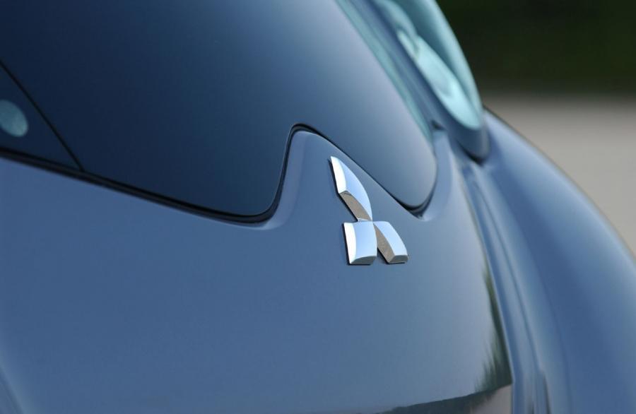  Mitsubishi i Concept 2003 года  (фото 3 из 15)